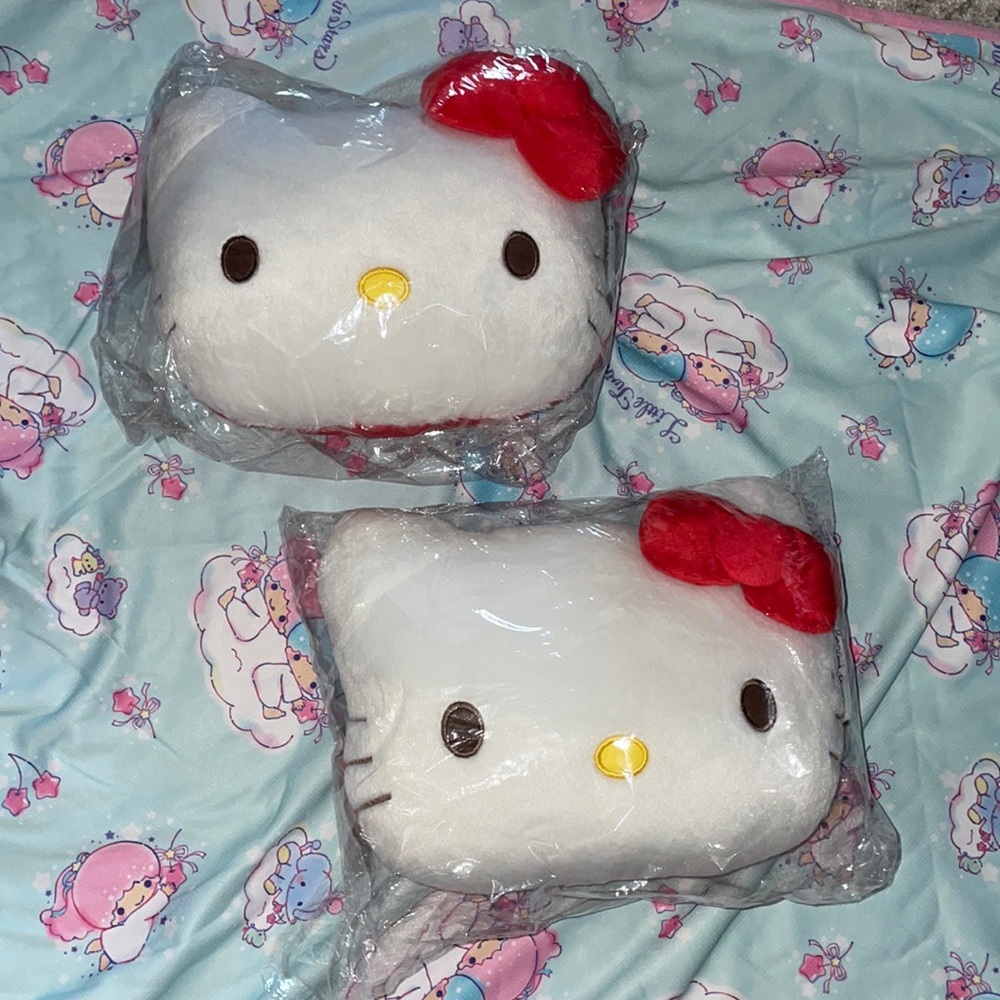 NEW in packaging (2) Hello Kitty headrest pillows for car seats Kawaii